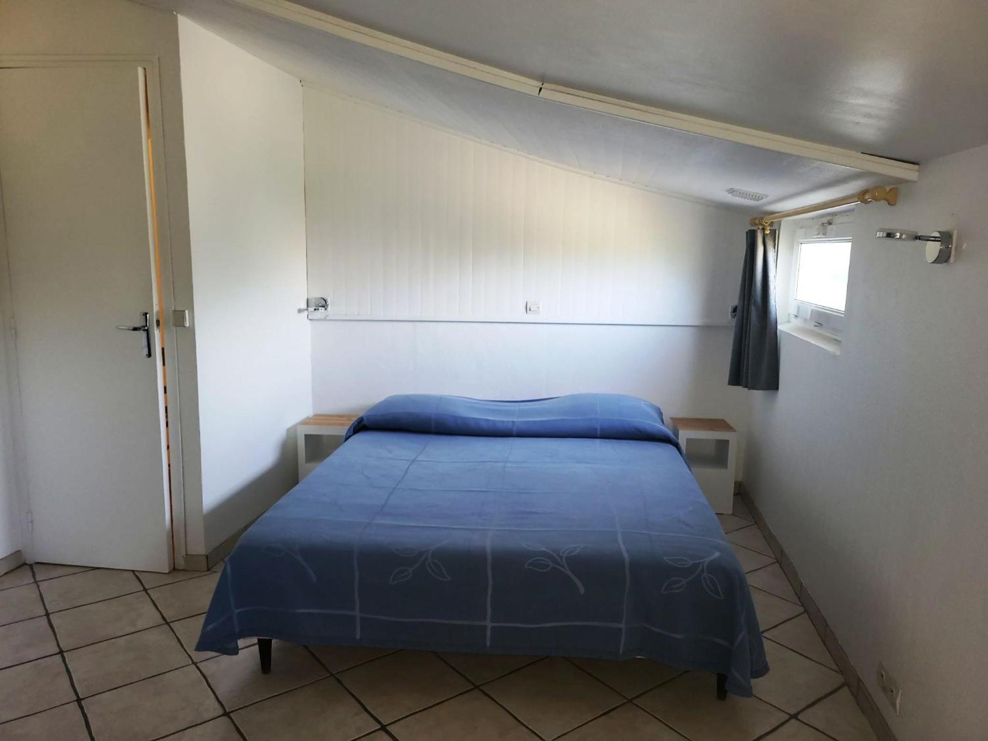 15mn De Cannes, La Soleiade , 3gites 2-4 Pers Type T2, Climatises, Piscine, Au De Saint-cassien