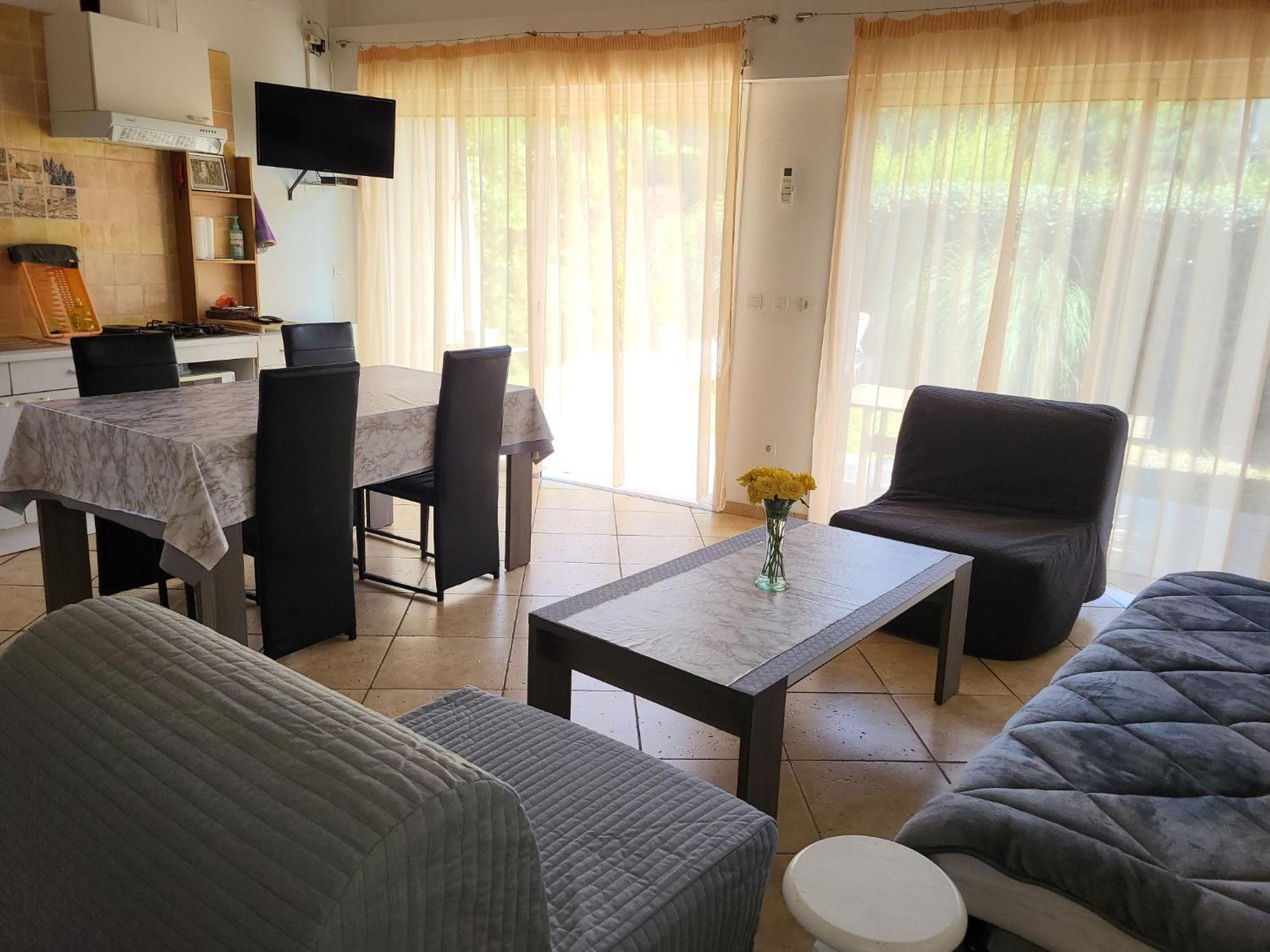 15mn De Cannes, La Soleiade , 3gites 2-4 Pers Type T2, Climatises, Piscine, Au De Saint-cassien Ferienhaus Montauroux