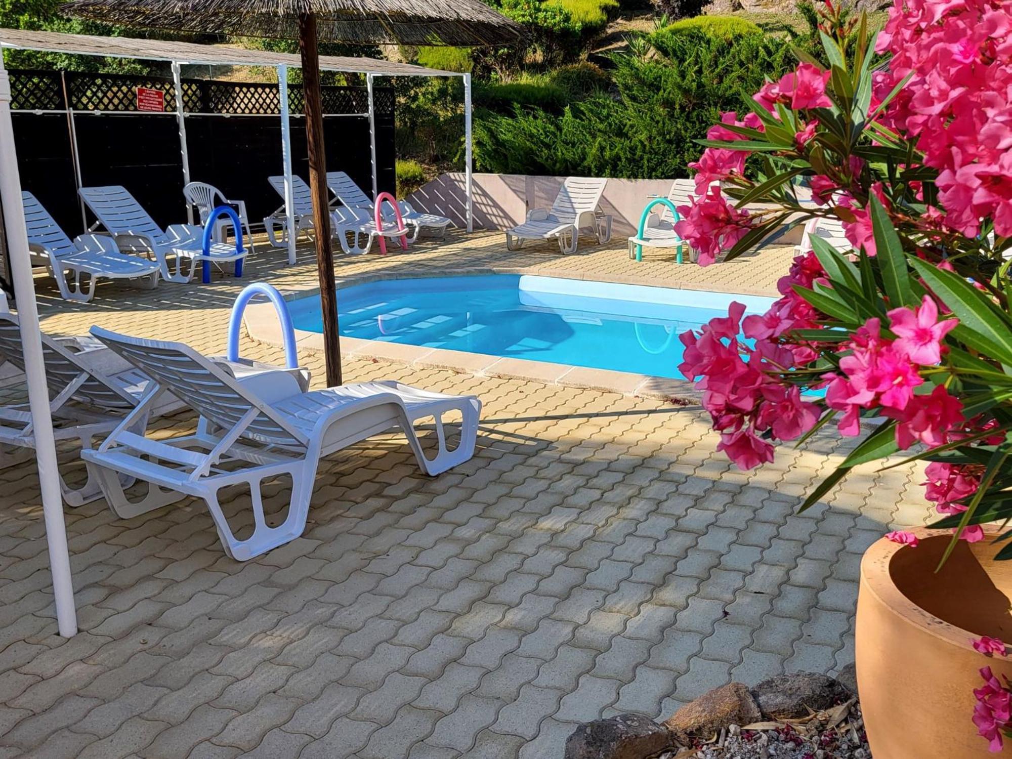 Ferienhaus 15mn De Cannes, La Soleiade , 3gites 2-4 Pers Type T2, Climatises, Piscine, Au De Saint-cassien *
